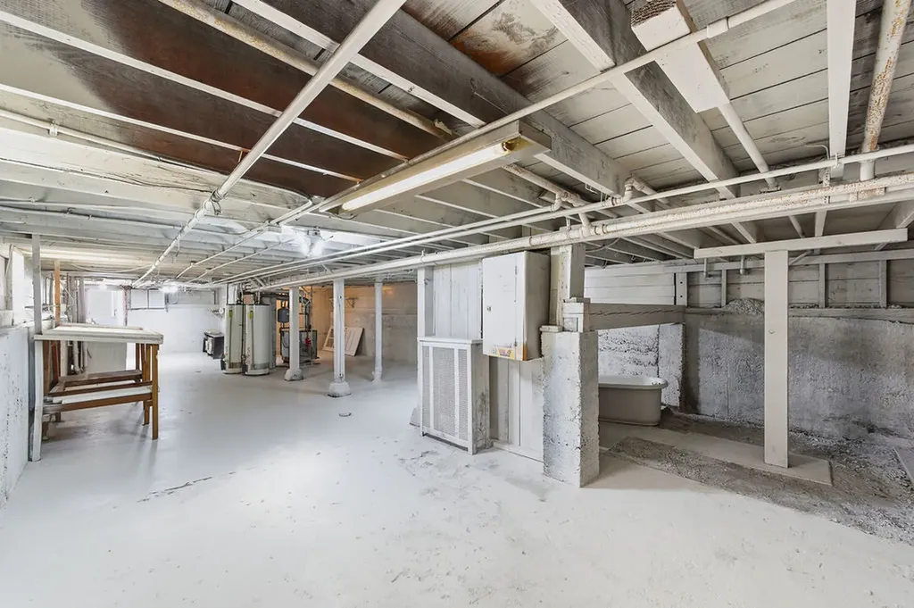 3252 East 136th Street Chicago IL 60633