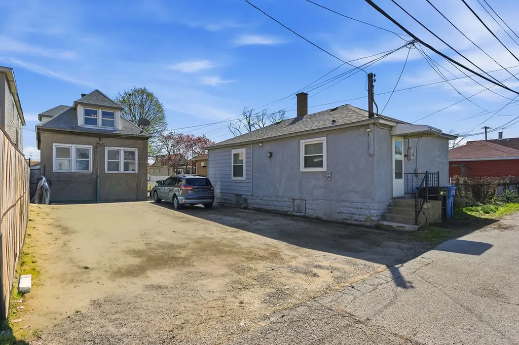 3252 East 136th Street Chicago IL 60633