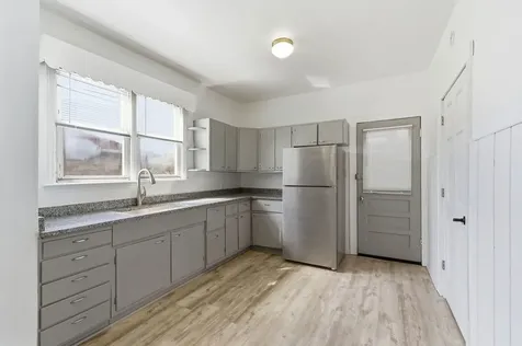 3252 East 136th Street Chicago IL 60633