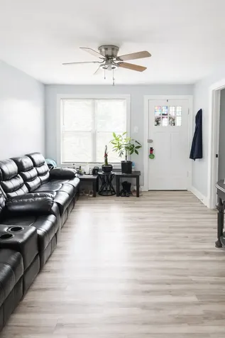 3252 East 136th Street Chicago IL 60633