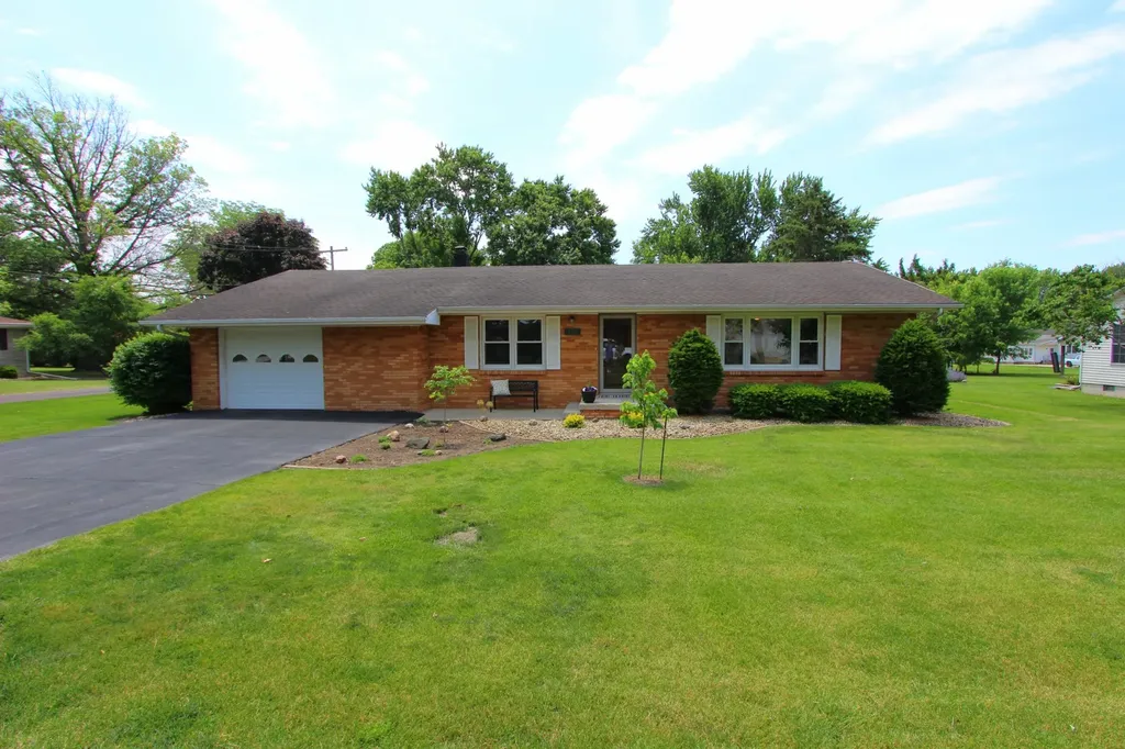 410 East Fifer Street Colfax IL 61728