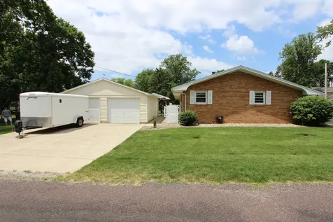 410 East Fifer Street Colfax IL 61728