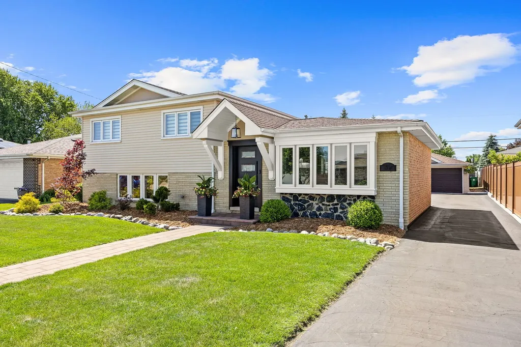 7917 West 81st Street Bridgeview IL 60455