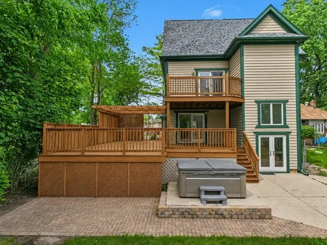 26131 West Lakeview Avenue Ingleside IL 60041