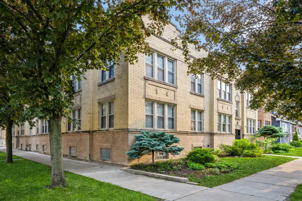 3256 North Linder Avenue Chicago IL 60641