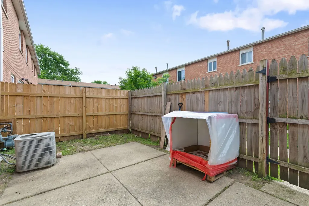 1315 Monomoy Street Aurora IL 60506