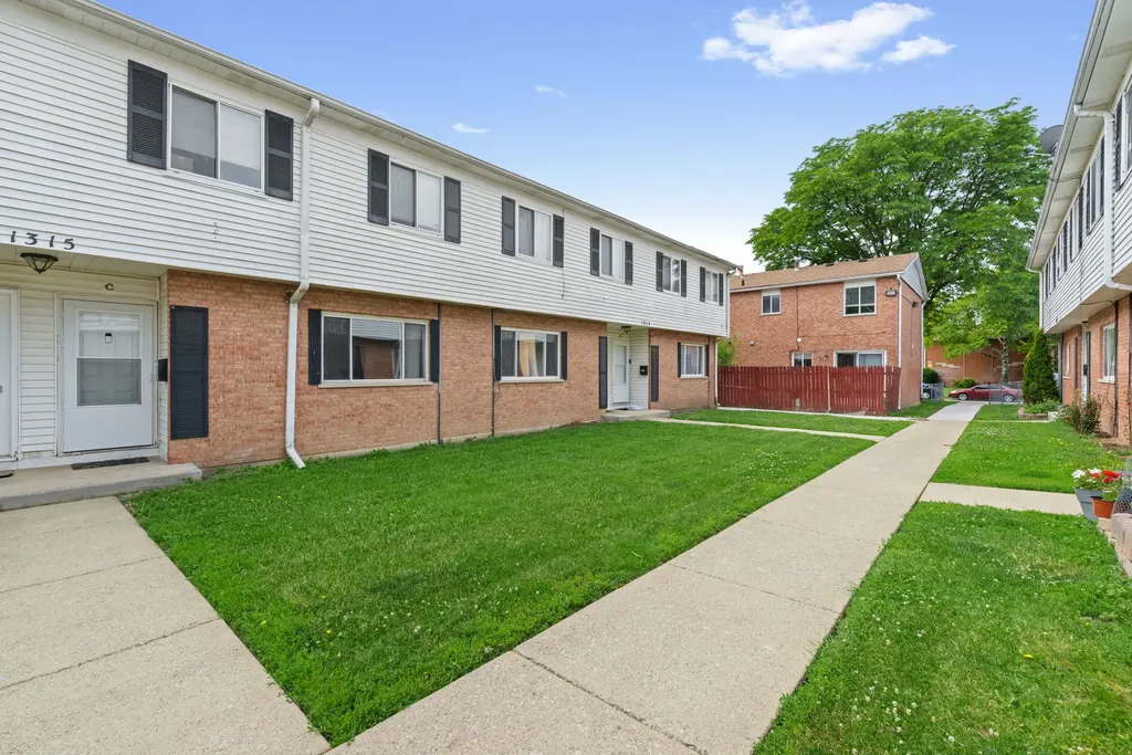 1315 Monomoy Street Aurora IL 60506