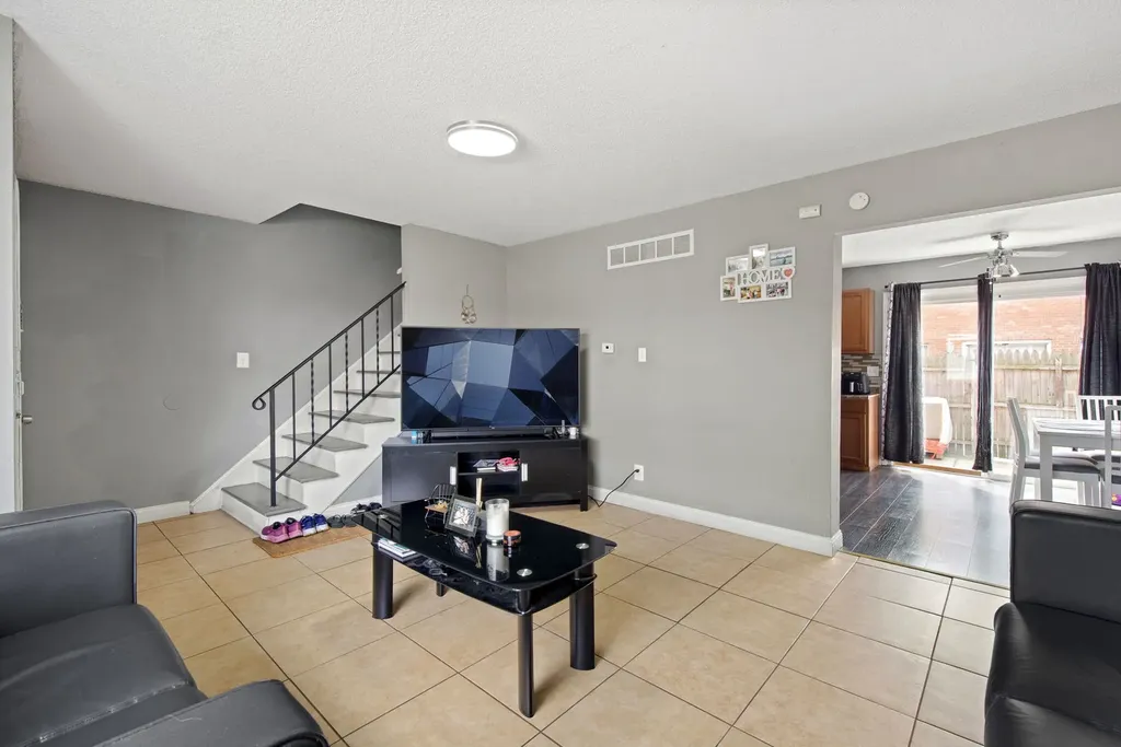 1315 Monomoy Street Aurora IL 60506