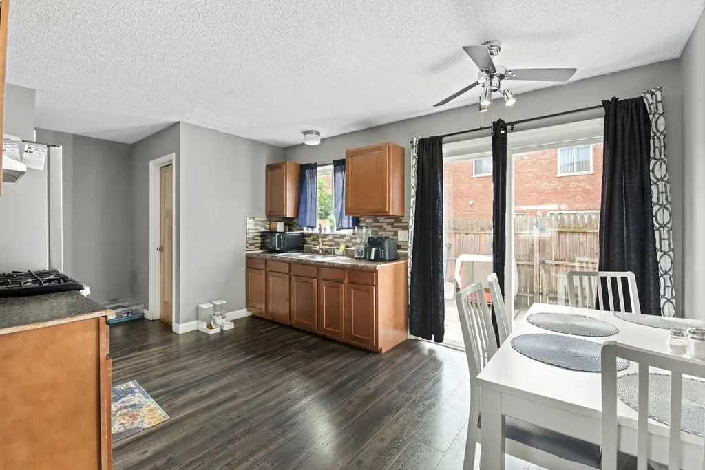 1315 Monomoy Street Aurora IL 60506