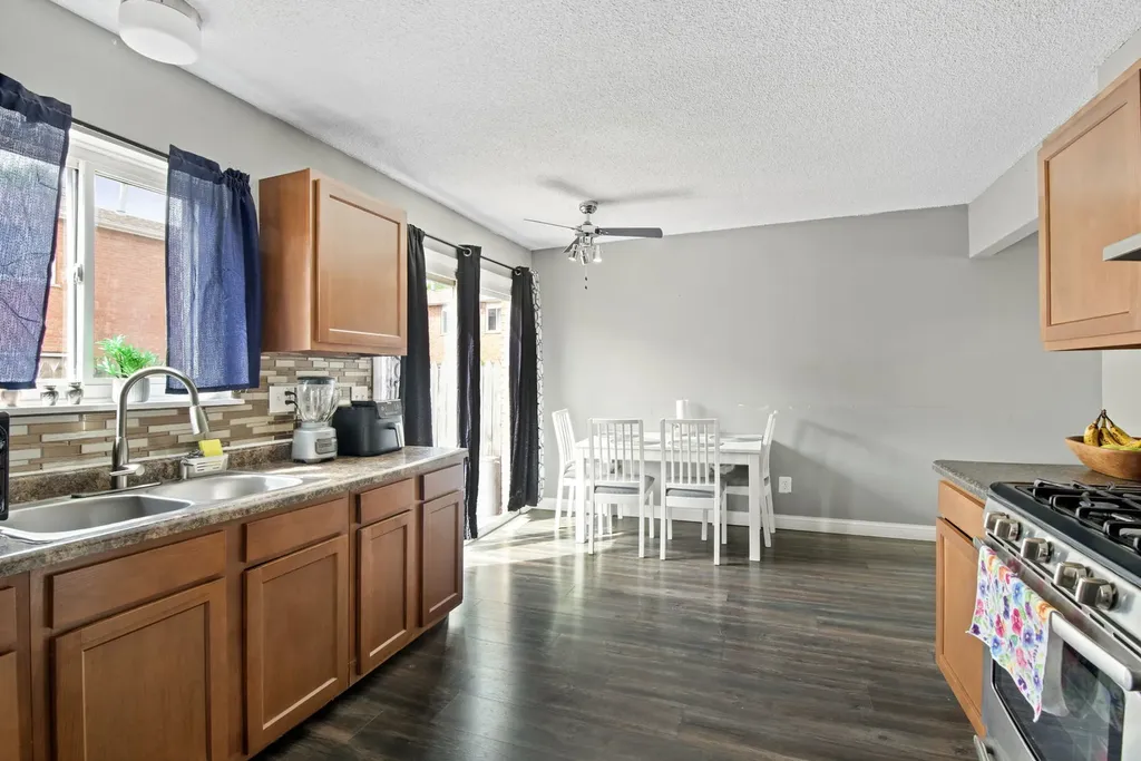 1315 Monomoy Street Aurora IL 60506