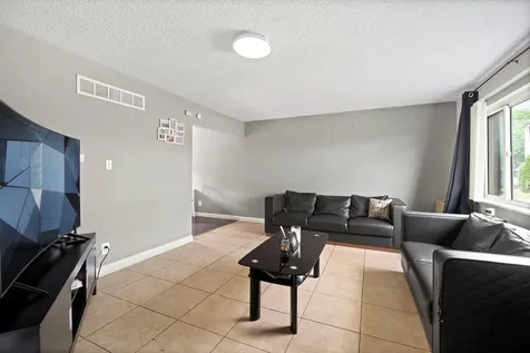 1315 Monomoy Street Aurora IL 60506