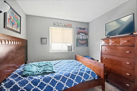 1315 Monomoy Street Aurora IL 60506