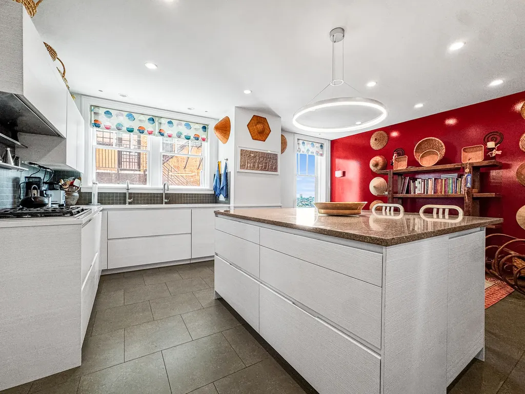 2440 North Lakeview Avenue Chicago IL 60614