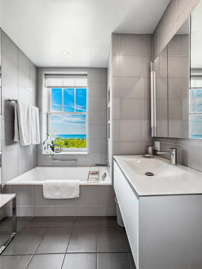 2440 North Lakeview Avenue Chicago IL 60614