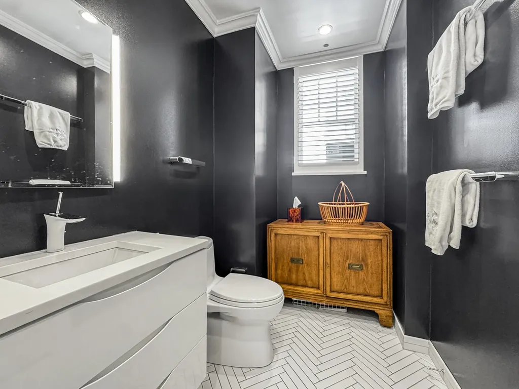 2440 North Lakeview Avenue Chicago IL 60614