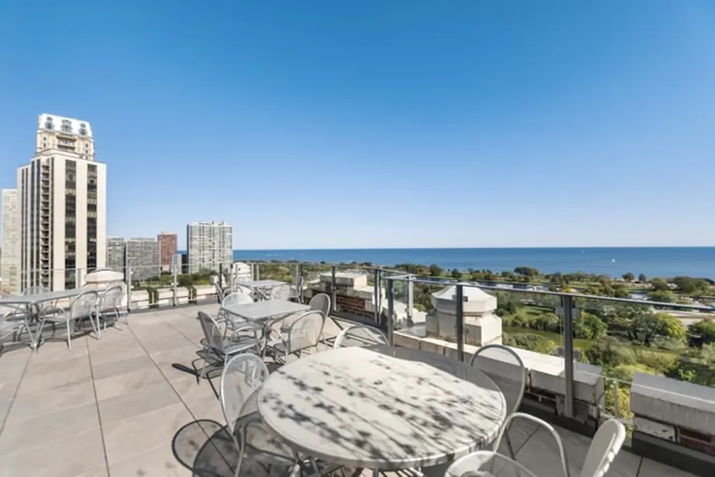 2440 North Lakeview Avenue Chicago IL 60614