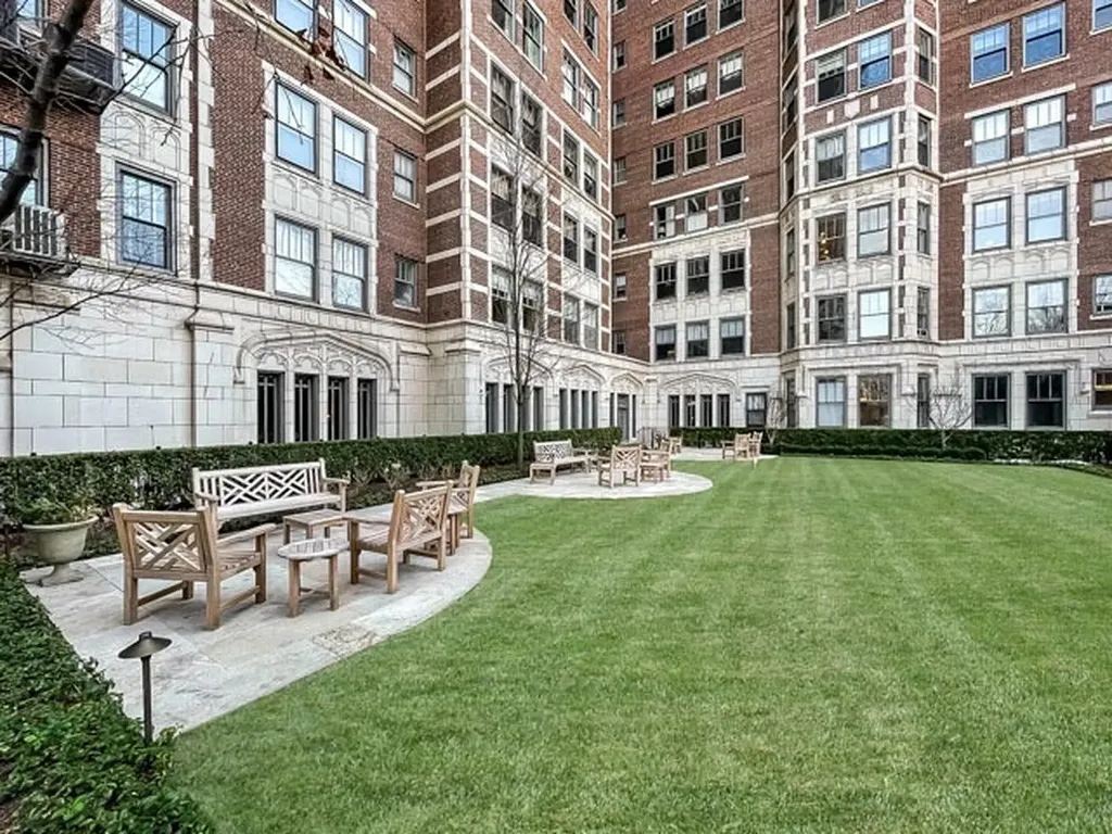 2440 North Lakeview Avenue Chicago IL 60614