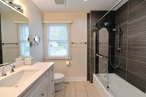 1634 East Forest Avenue Des Plaines IL 60018