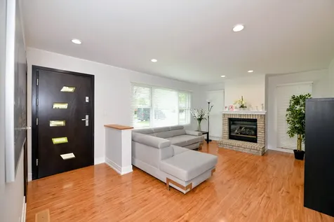1634 East Forest Avenue Des Plaines IL 60018