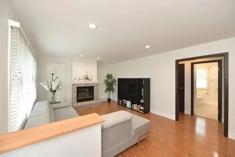 1634 East Forest Avenue Des Plaines IL 60018
