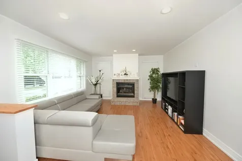 1634 East Forest Avenue Des Plaines IL 60018