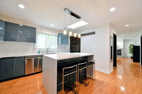 1634 East Forest Avenue Des Plaines IL 60018