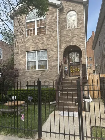 147 South Whipple Street Chicago IL 60612