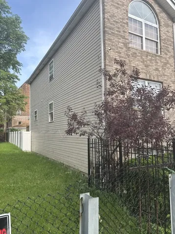 147 South Whipple Street Chicago IL 60612