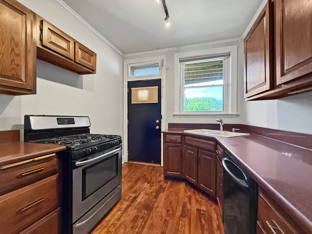 1716 West Estes Avenue Chicago IL 60626