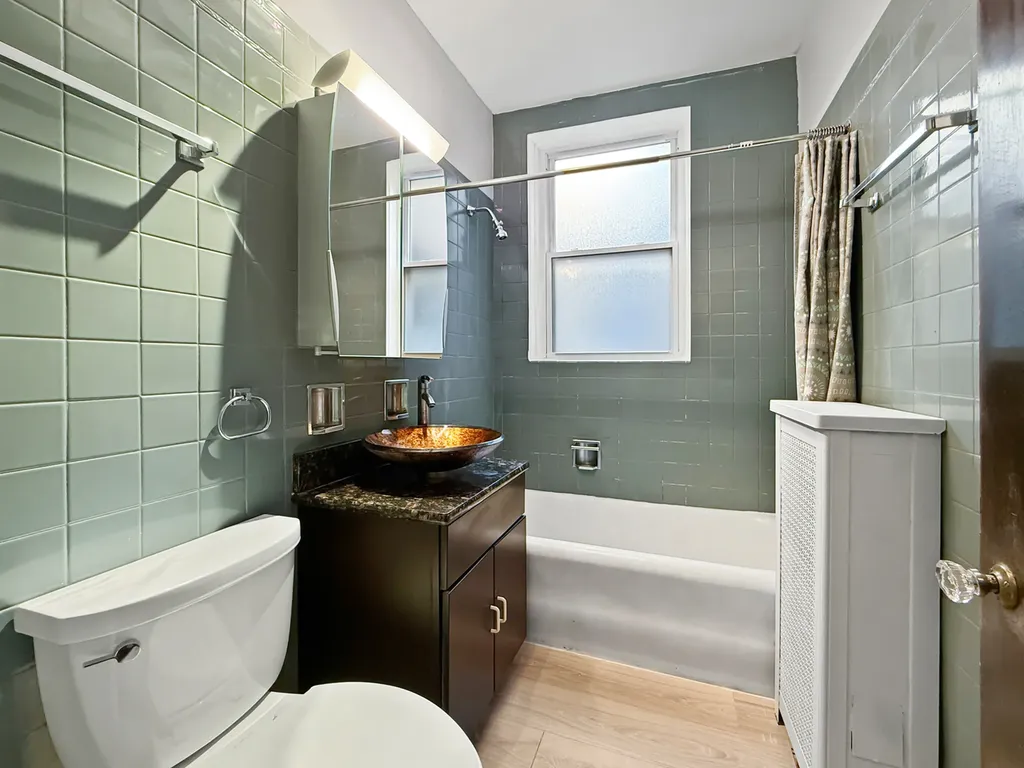 1716 West Estes Avenue Chicago IL 60626