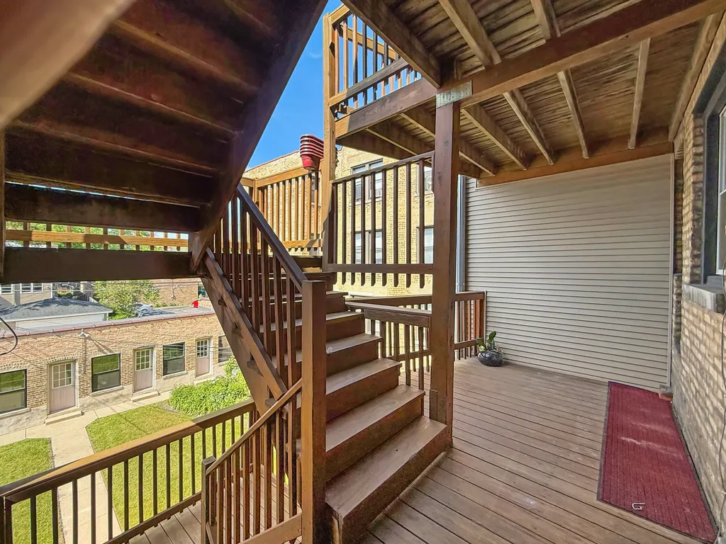 1716 West Estes Avenue Chicago IL 60626