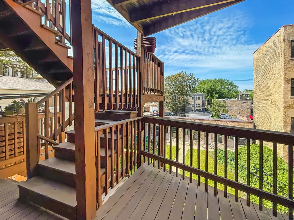 1716 West Estes Avenue Chicago IL 60626