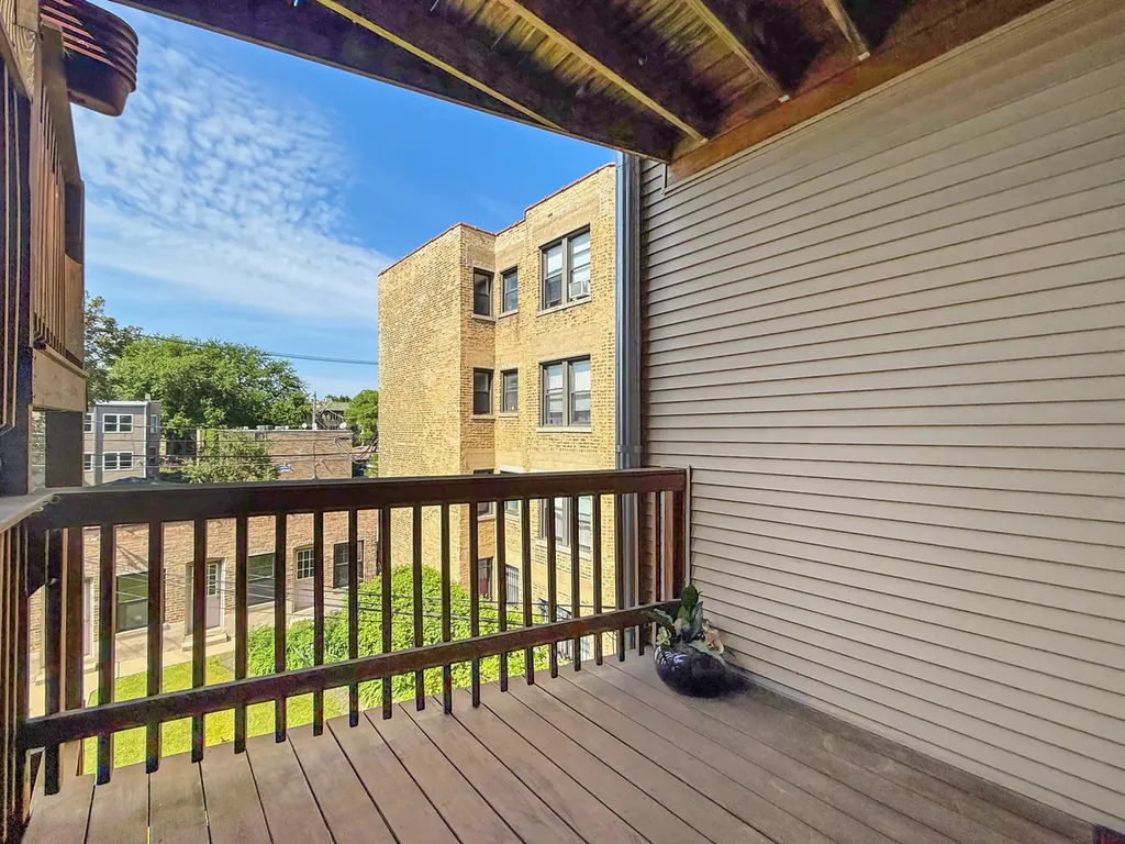 1716 West Estes Avenue Chicago IL 60626