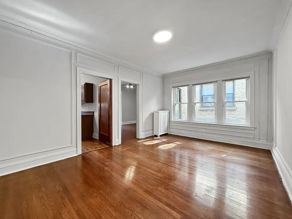 1716 West Estes Avenue Chicago IL 60626
