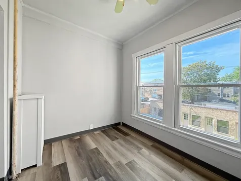 1716 West Estes Avenue Chicago IL 60626