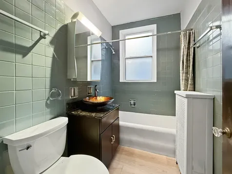 1716 West Estes Avenue Chicago IL 60626