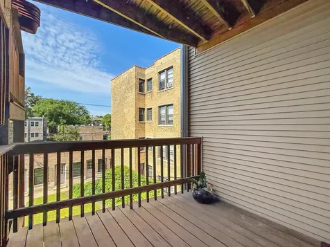1716 West Estes Avenue Chicago IL 60626