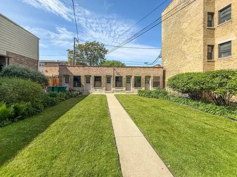 1716 West Estes Avenue Chicago IL 60626