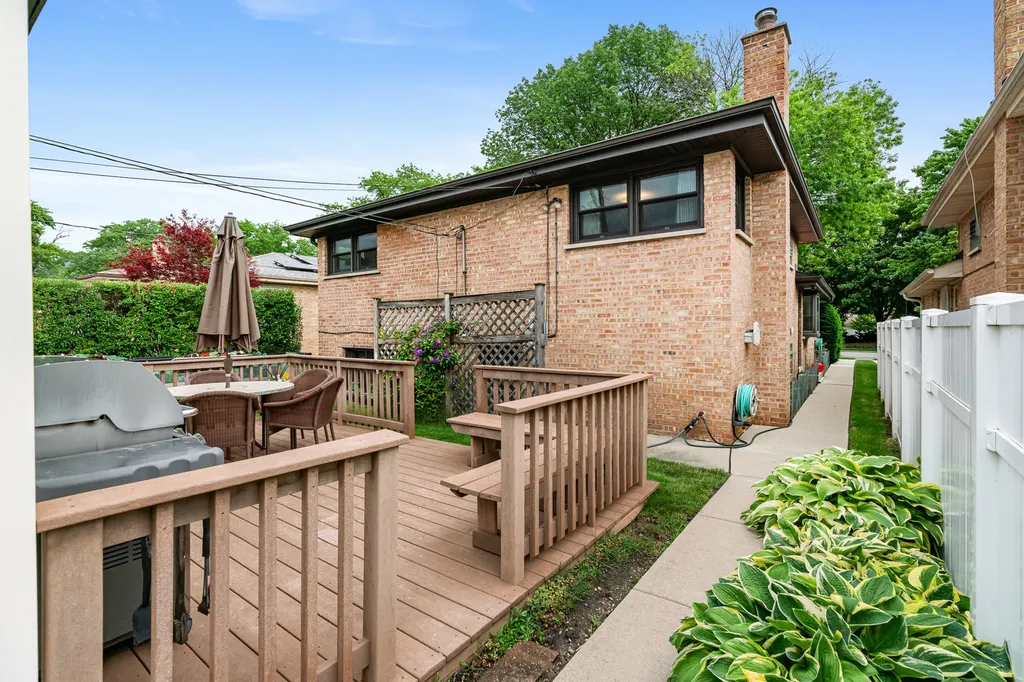 8446 Avers Avenue Skokie IL 60076