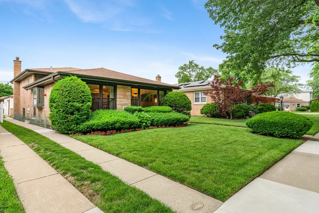 8446 Avers Avenue Skokie IL 60076
