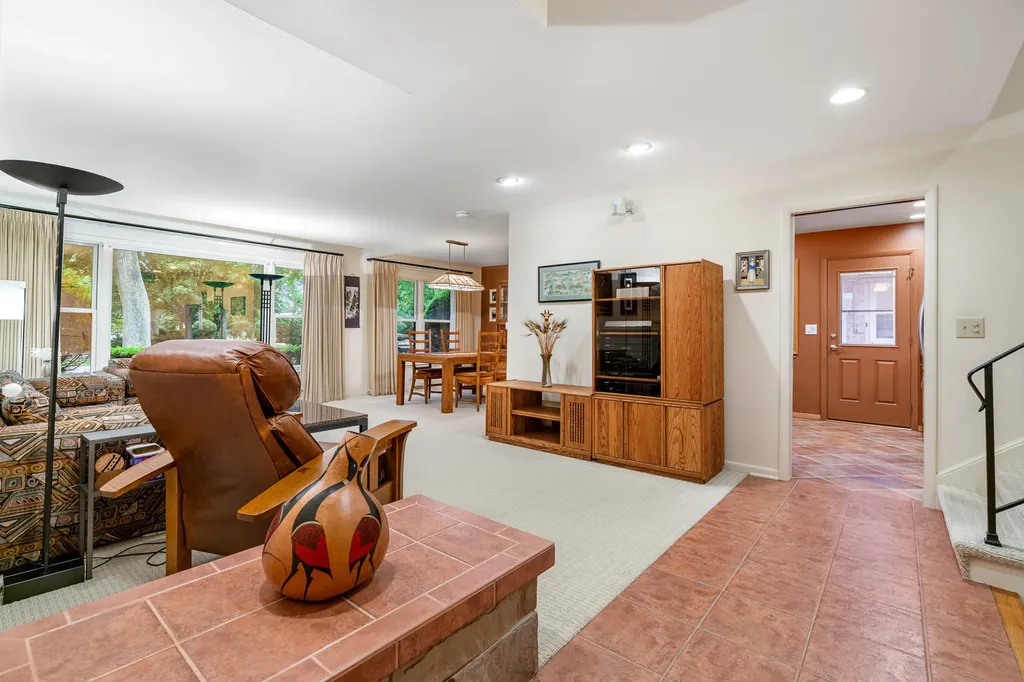 8446 Avers Avenue Skokie IL 60076