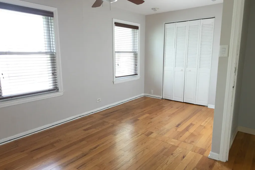 5167 West 63rd Place Chicago IL 60638