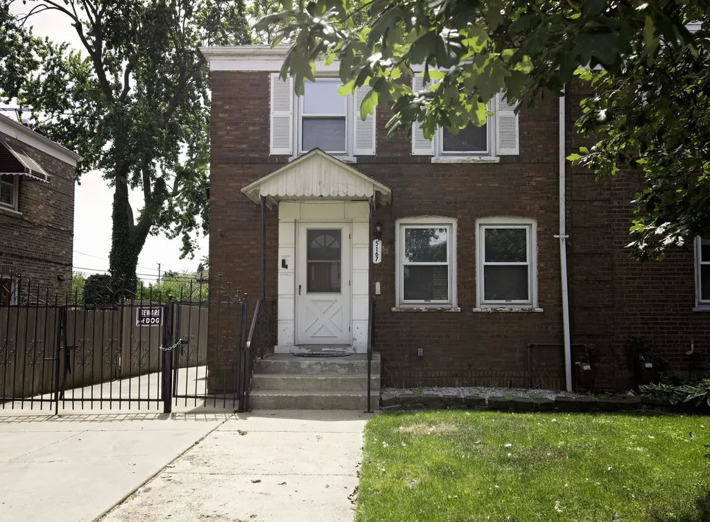 5167 West 63rd Place Chicago IL 60638