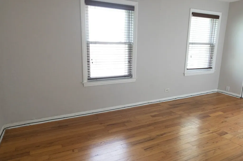5167 West 63rd Place Chicago IL 60638