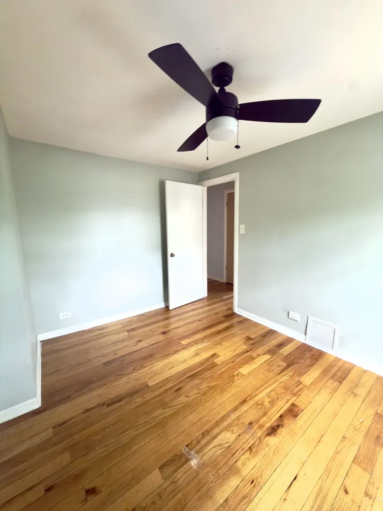 5167 West 63rd Place Chicago IL 60638
