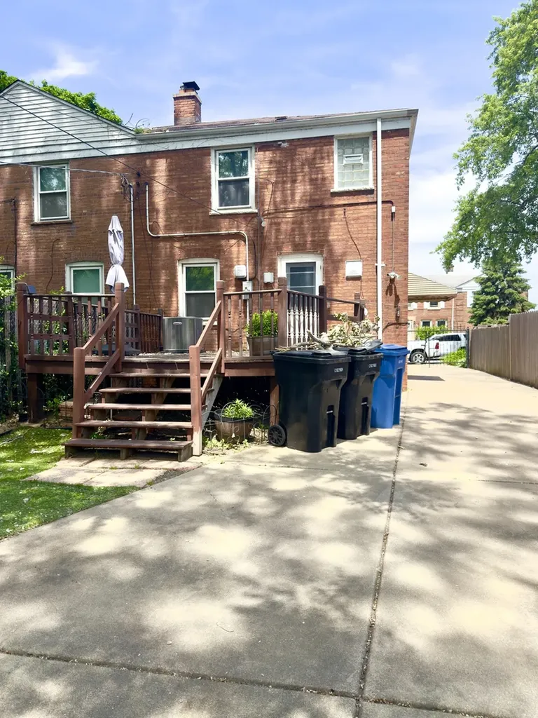 5167 West 63rd Place Chicago IL 60638