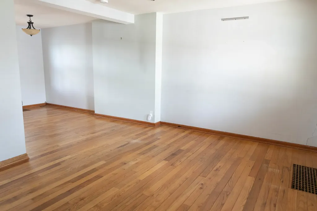 5167 West 63rd Place Chicago IL 60638
