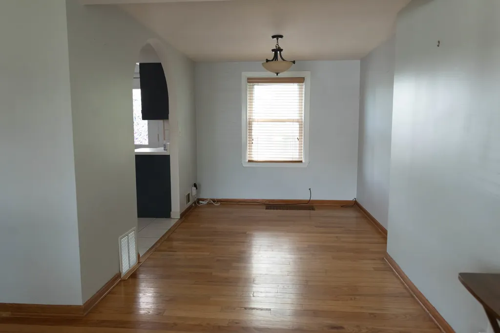 5167 West 63rd Place Chicago IL 60638