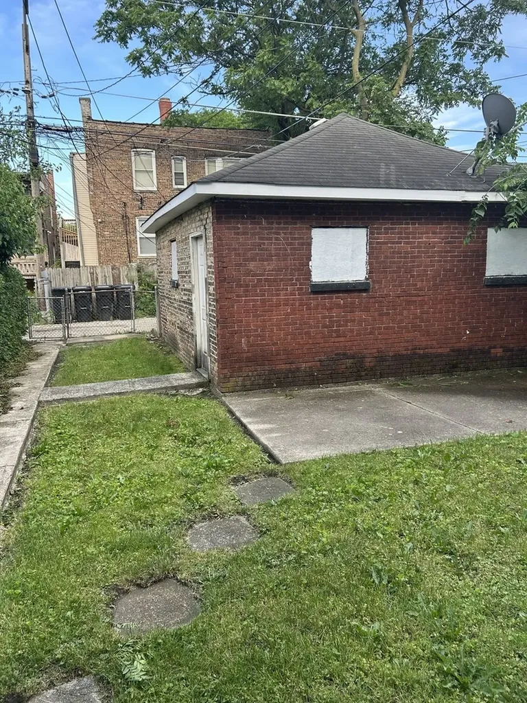 7637 South Sangamon Street Chicago IL 60620