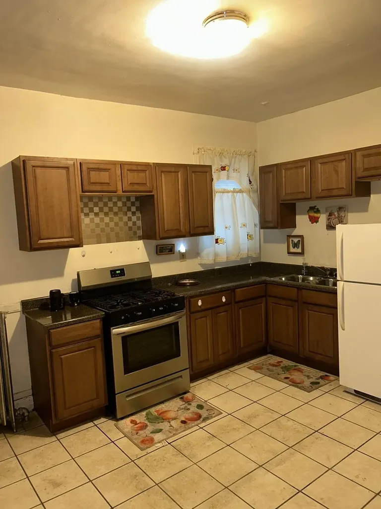 7637 South Sangamon Street Chicago IL 60620
